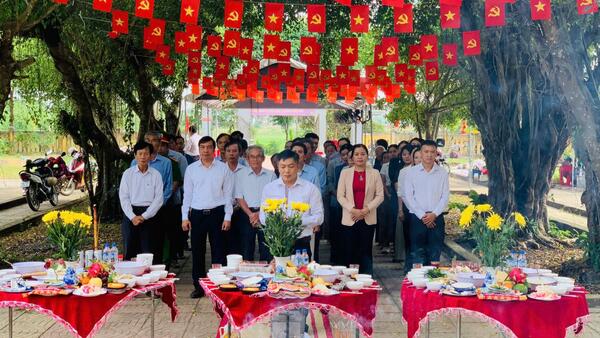 XÃ PHƯỚC GIANG TỔ CHỨC LỄ CÚNG TƯỞNG NIỆM CÁC ANH HÙNG LIỆT SĨ TẠI CÁC NGHĨA TRANG LIỆT SĨ