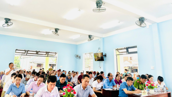 Bí thư Đảng ủy xã Phước Giang đối thoại trực tiếp với Nhân dân thôn Kim Thành