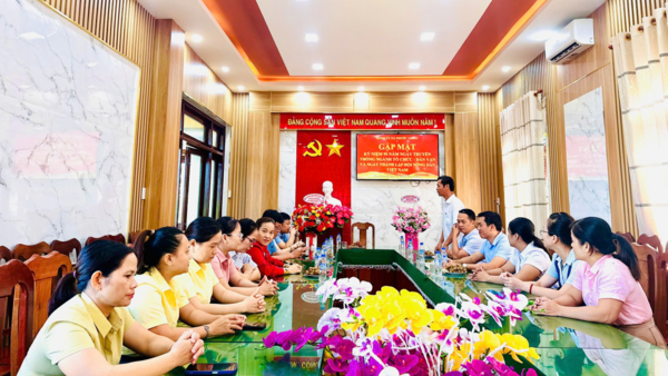 Đảng ủy xã Phước Giang tổ chức gặp mặt kỷ niệm 95 năm Ngày truyền thống ngành Tổ chức - Dân vận và Ngày thành lập Hội nông dân Việt Nam