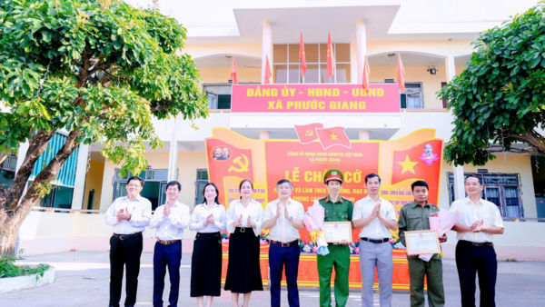 XÃ PHƯỚC GIANG KHEN THƯỞNG ĐỘT XUẤT ÔNG NGUYỄN VĂN CẢNH – TỔ PHÓ TỔ AN NINH TRẬT TỰ THÔN NGHĨA LÂM CÓ HÀNH ĐỘNG DŨNG CẢM CỨU NGƯỜI