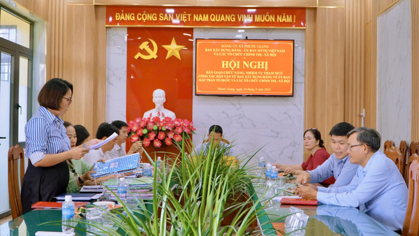 XÃ PHƯỚC GIANG TỔ CHỨC HỘI NGHỊ BÀN GIAO CHỨC NĂNG, NHIỆM VỤ THAM MƯU CÔNG TÁC DÂN VẬN