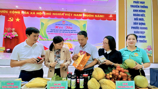 XÃ PHƯỚC GIANG TỔ CHỨC HỘI THI TRƯNG BÀY SẢN PHẨM ĐỊA PHƯƠNG VÀ THỜI TRANG TÁI CHẾ BẢO VỆ MÔI TRƯỜNG